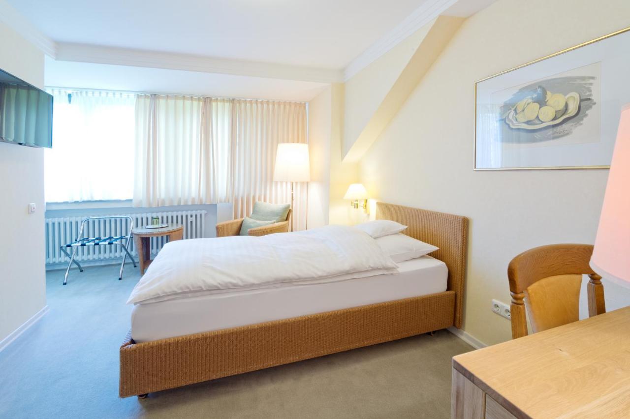 Romantik Waldhotel Mangold Bergisch Gladbach Exterior photo