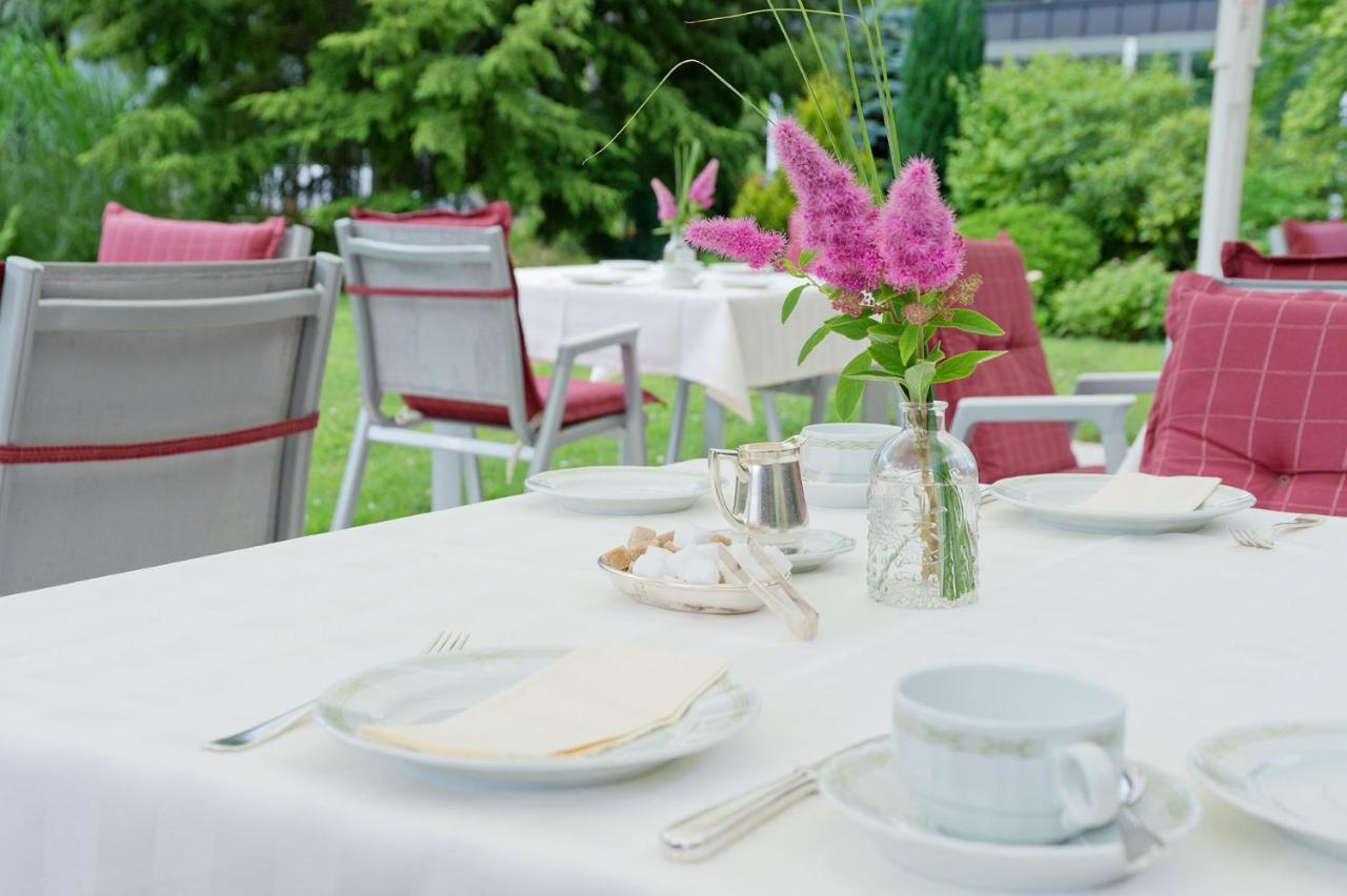 Romantik Waldhotel Mangold Bergisch Gladbach Exterior photo